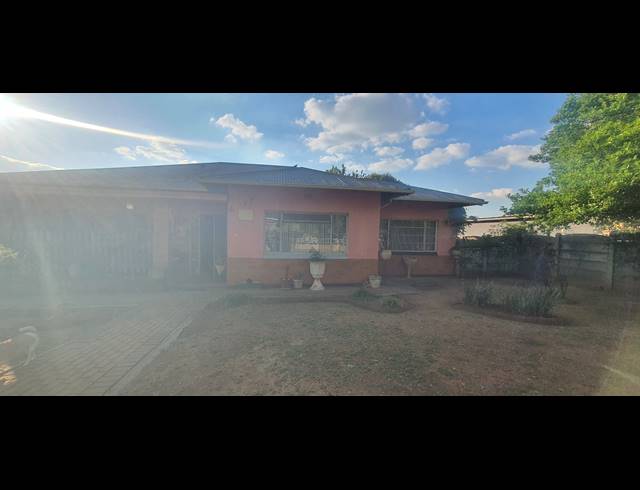 3 BEDROOM HOUSE FOR SALE IN RENSBURG